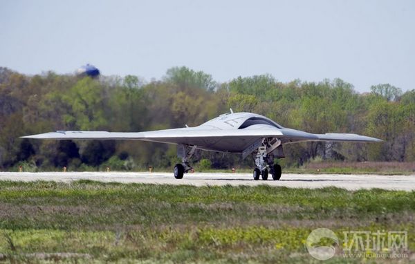 資料圖：X-47B無人機進行飛行測試。