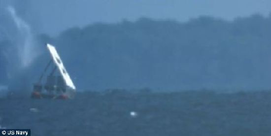 美國海軍首次測試無人駕駛船只遠程發射導彈