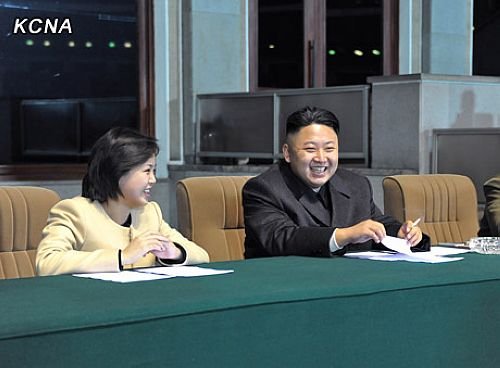 朝鮮最高領導人金正恩10月29日攜夫人李雪主兩次公開亮相。資料圖