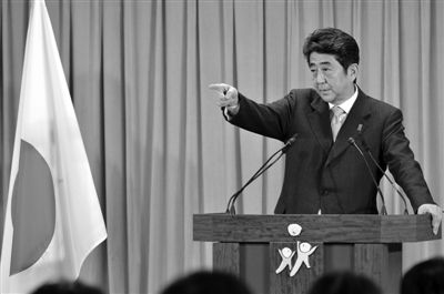 17日，東京自民黨總部大樓，安倍晉三勝選后召開新聞發(fā)布會。