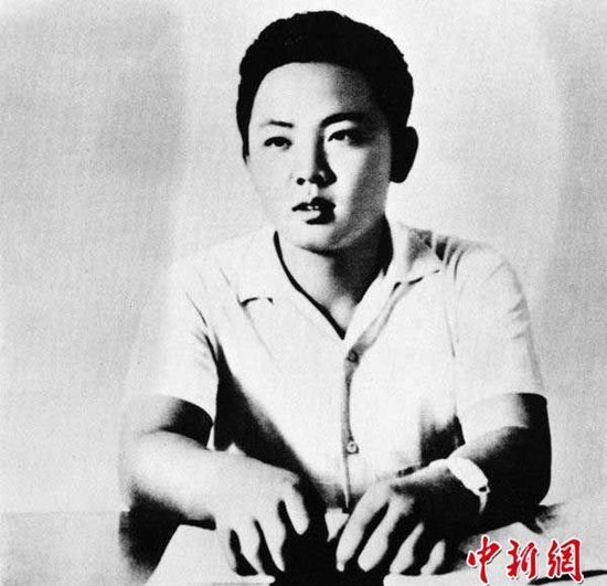 圖為朝鮮已故最高領導人金正日于1963年10月拍攝的大學時期照片。