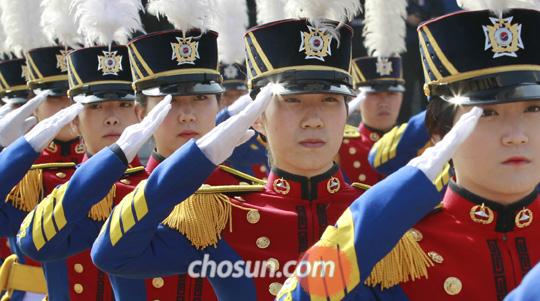 韓國軍隊杰出“巾幗”劇增憂男學生水平下降