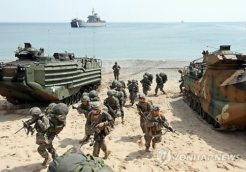 韓美海軍陸戰隊進行聯合演習韓軍履行司令職責