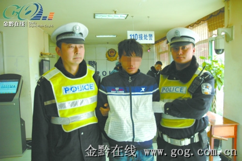 交警將面包車司機陳某扭送至河濱派出所